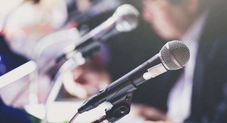 microphone for delivering crisis comms